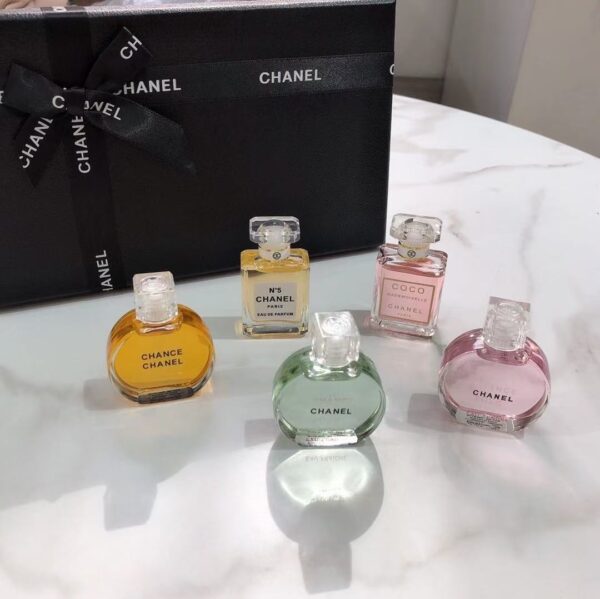 Chanel香水小样礼盒