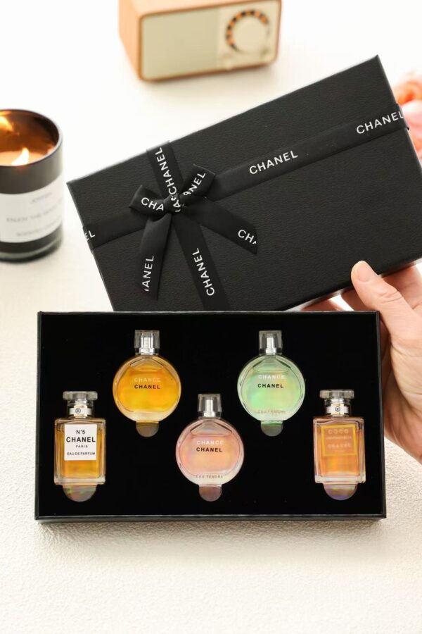 Chanel香水小样礼盒